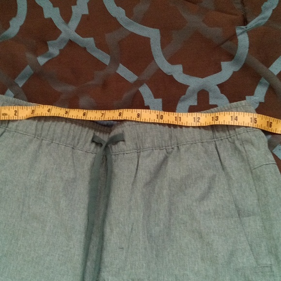 Eddie Bauer Gray UPF 50 Water Repellent 4 Way Stretch Shorts - Picture 7 of 7